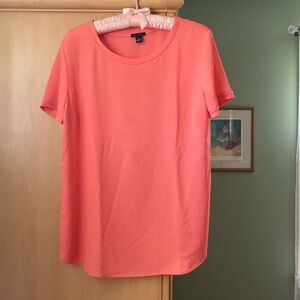 Ann Taylor short sleeve beautiful melon colored top. Size M.